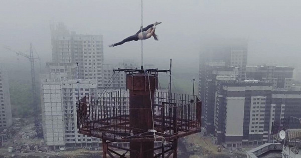 На пилоне: девушка из Воронежа станцевала на верхушке многоэтажки
