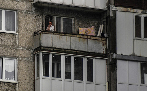 В Ижевске проверят женщину, которая свешивала сына с 14 этажа