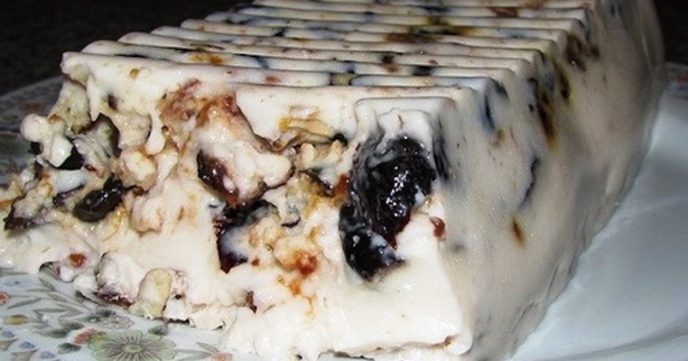 Чернослив, сметана и грецкий орех – идеальный десерт